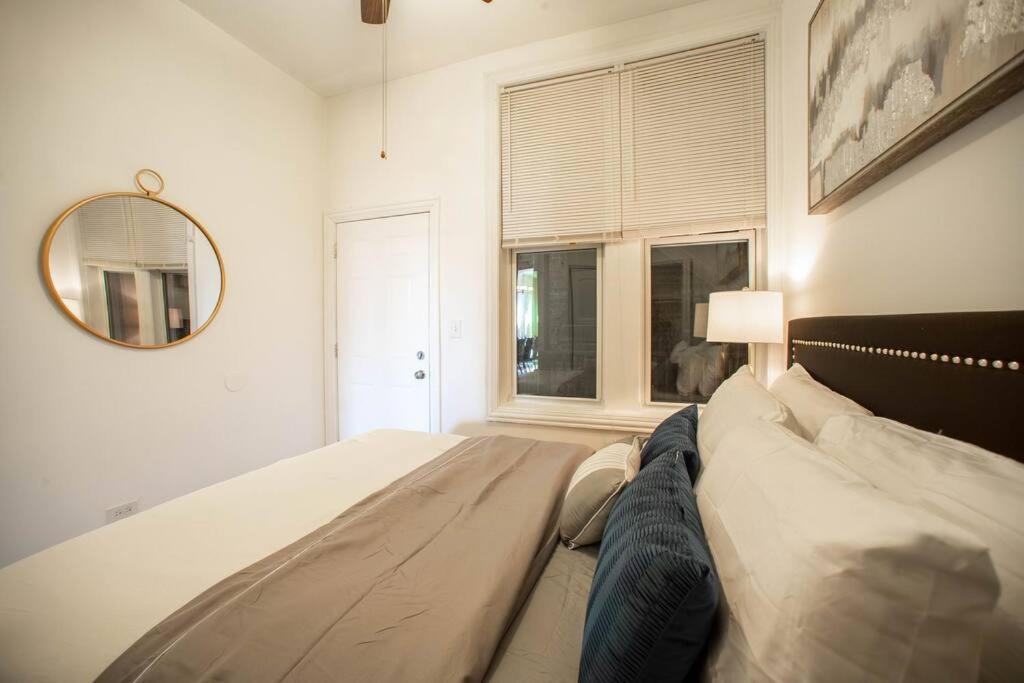 Getaway In The Heart Of Pilsen Chicago Apartment Екстериор снимка